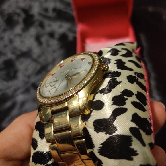 Betsy Johnson gold bling and hearts watch - Picture 3 of 6